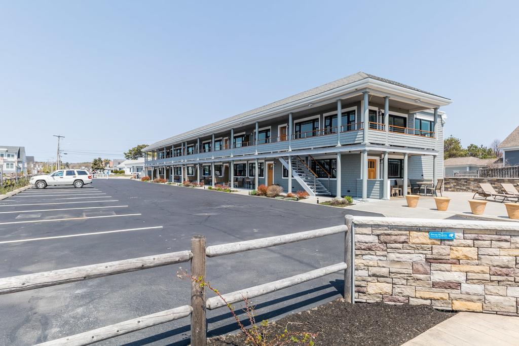 Lighthouse Suites At Pine Point Scarborough Exterior photo