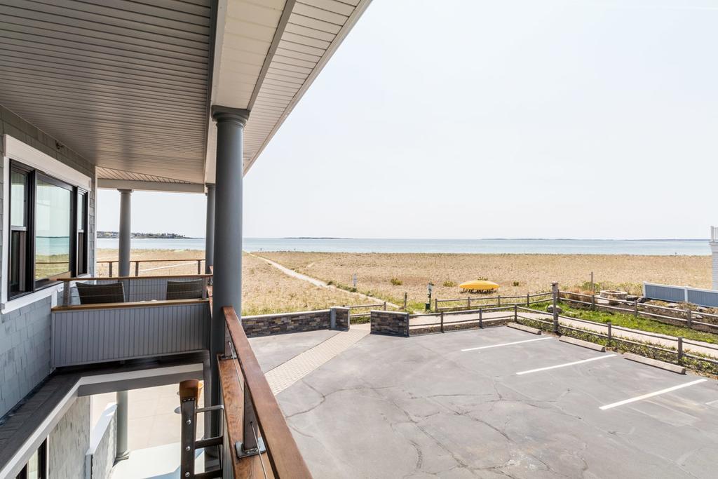 Lighthouse Suites At Pine Point Scarborough Exterior photo