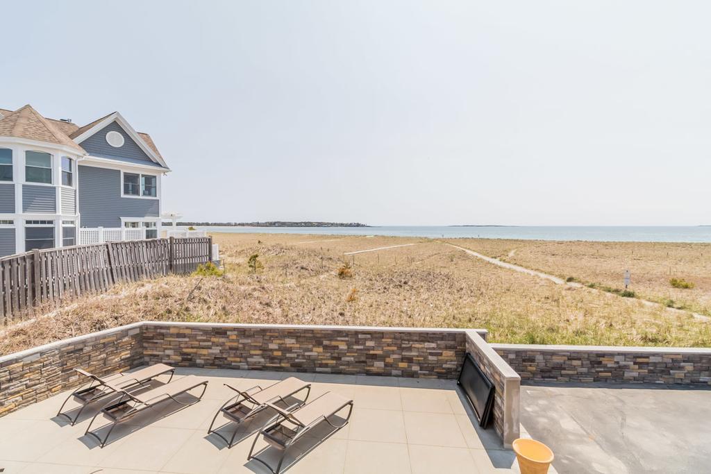Lighthouse Suites At Pine Point Scarborough Exterior photo
