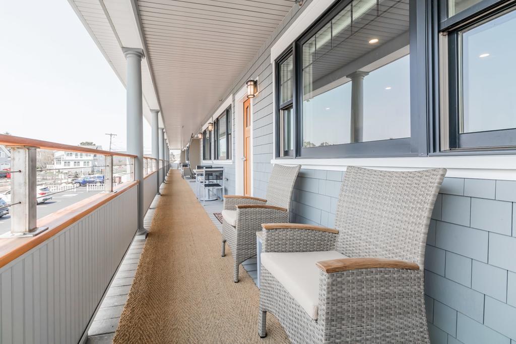 Lighthouse Suites At Pine Point Scarborough Exterior photo